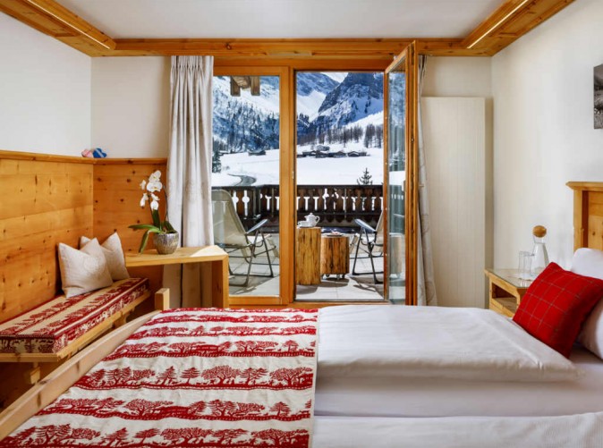 016_Schoene Aussichten Touristik-Walserhuus_Sertig_Room_Flurina_HotelFotograf.ch_Jeronimo_Vilaplana_03